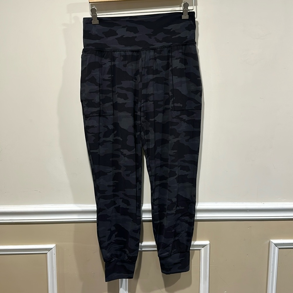 Athleta Salutation Camo Jogger